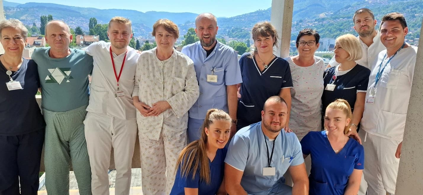Operisani pacijenti sa osobljem Odjeljenja za ortopediju
