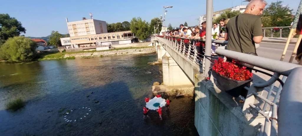 Spuštanje cvijeta u Sanu