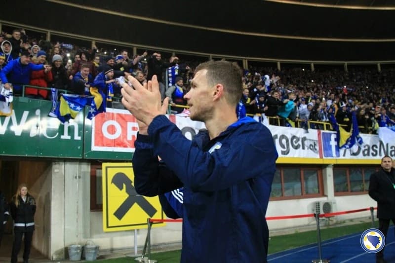 Džeko pozdravlja navijače BiH u Beču