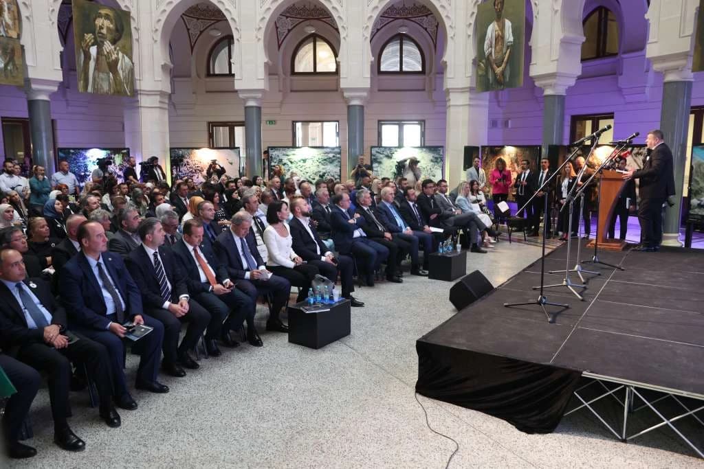Izložbu je priredio Arhiv Federacije sa saradnicima