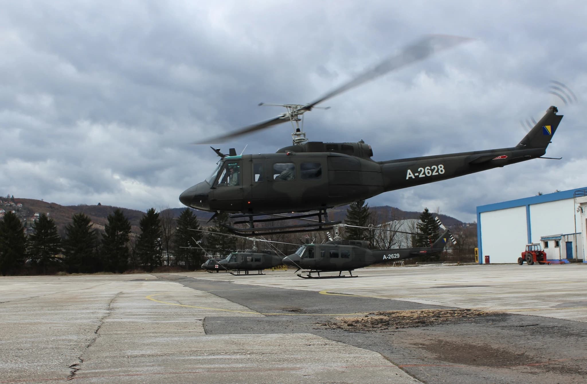 Požar kod Mostara stavljen pod kontrolu, helikopter OSBiH se vratio u bazu