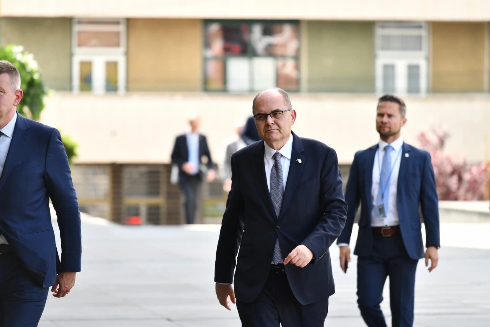 Schmidt donio odluke o isplati Viaducta i kupovini skenera i kamera za sprečavanje izbornih krađa