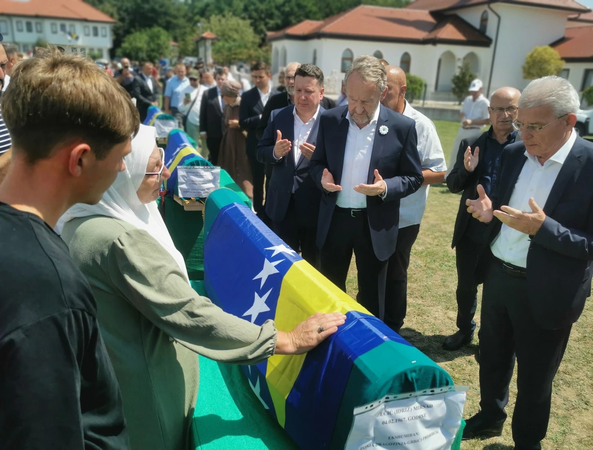 Izetbegović u MC Kamičani: Genocid nije počinjen samo u Srebrenici, počeo je masovnim etničkim čišćenjem 1992. širom BiH
