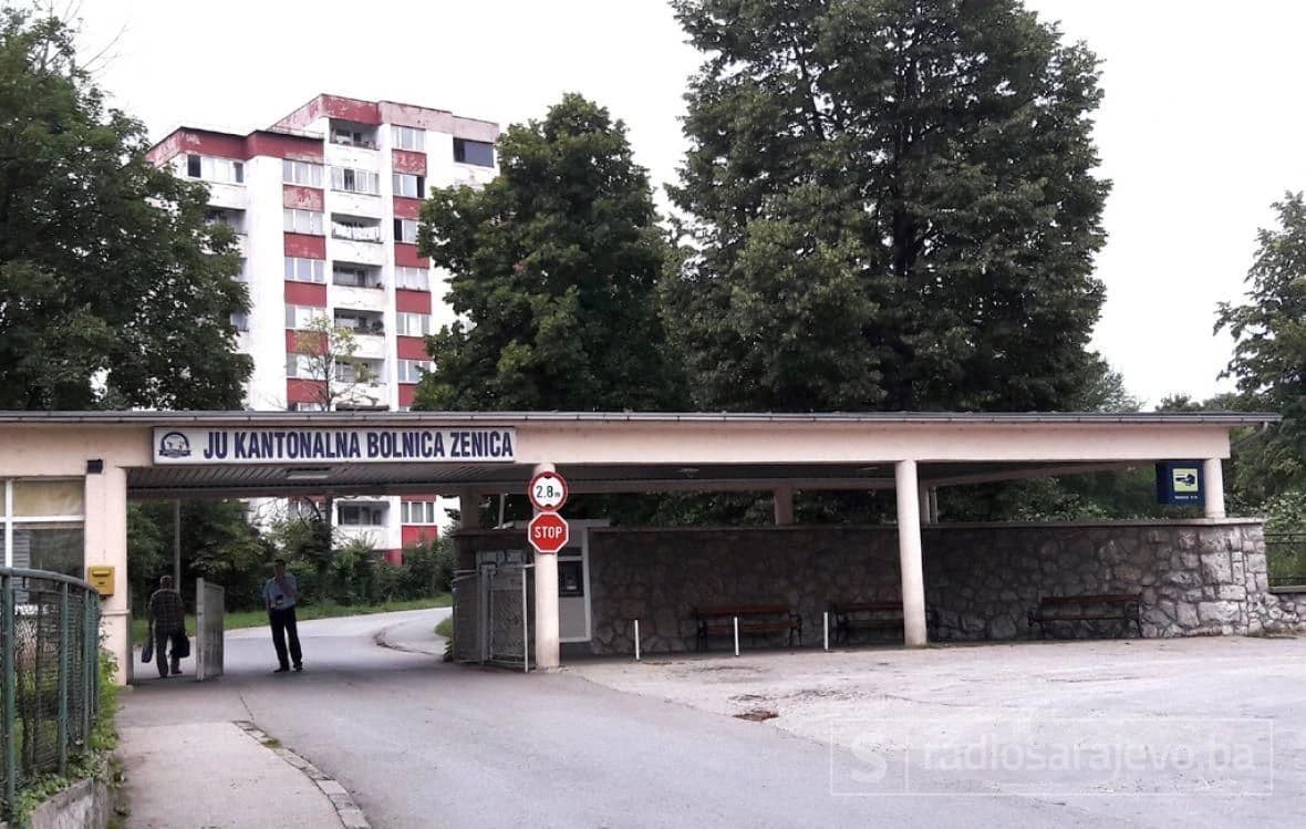 Teška saobraćajna nesreća kod Tešnja: Moticiklist poginuo, suvozač prebačen u bolnicu u Zenici