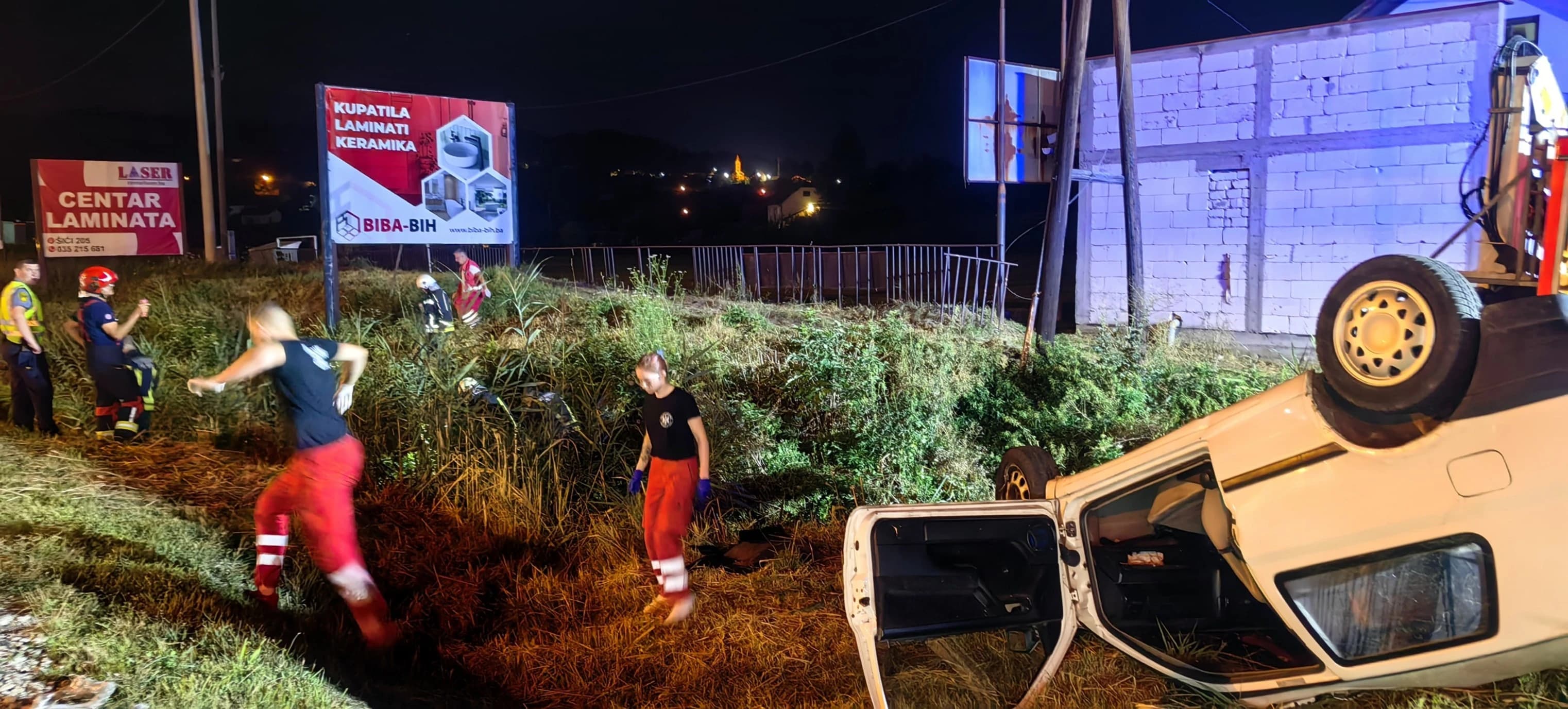 U mjestu Husino u Tuzli auto izletjelo s ceste, jedna osoba poginula