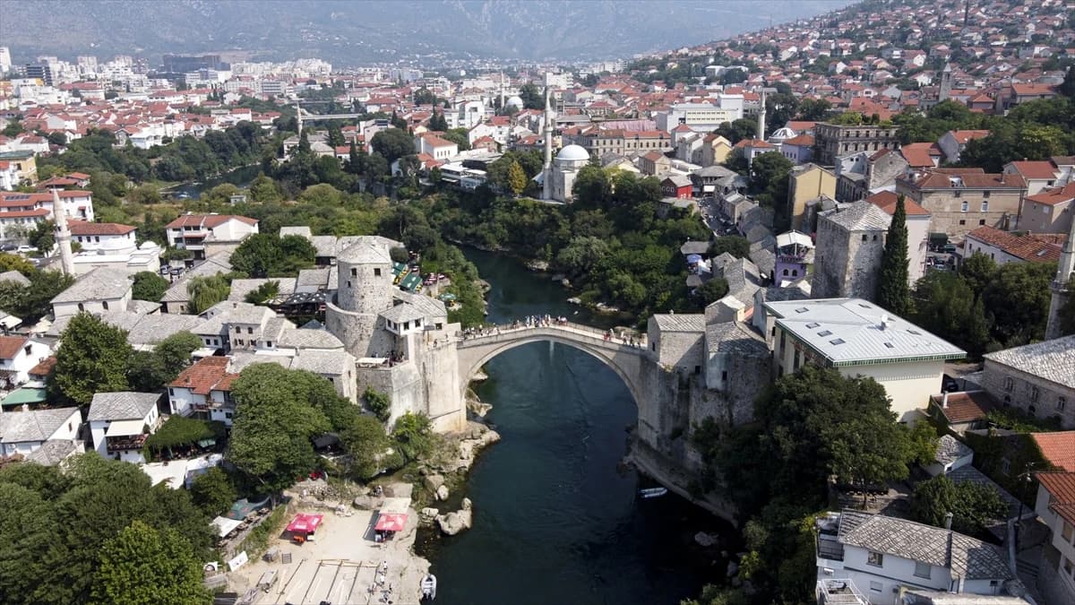 Prije 21 godinu u Mostaru je obnovljen Stari most, biser svjetske kulturne baštine koji je u ratu srušio HVO