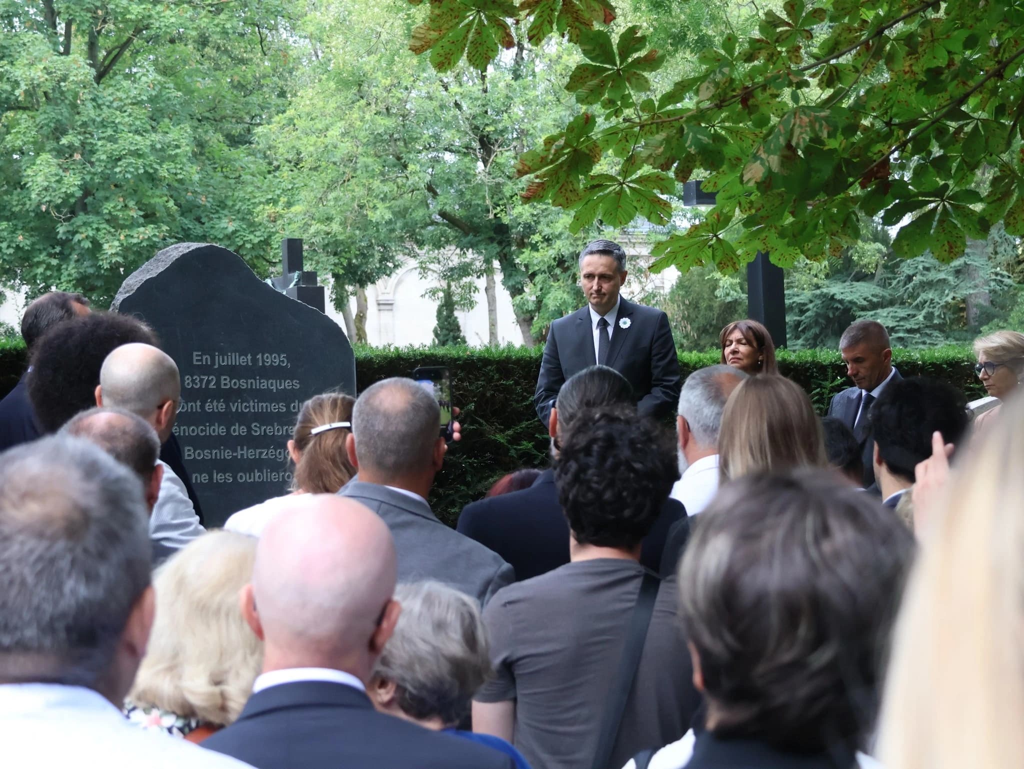 Bećirović s gradonačelnicom Pariza otvorio Spomenik žrtvama genocida u Srebrenici