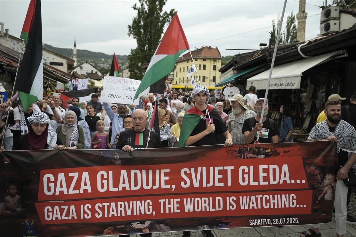 U Sarajevu održan protest protiv sistematskog izgladnjivanja naroda Gaze: "Gaza gladuje, svijet gleda..."