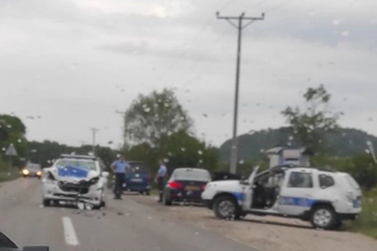 Tokom potjere u Prnjavoru došlo do nesreće, povrijeđen policajac, slupana dva policijska vozila