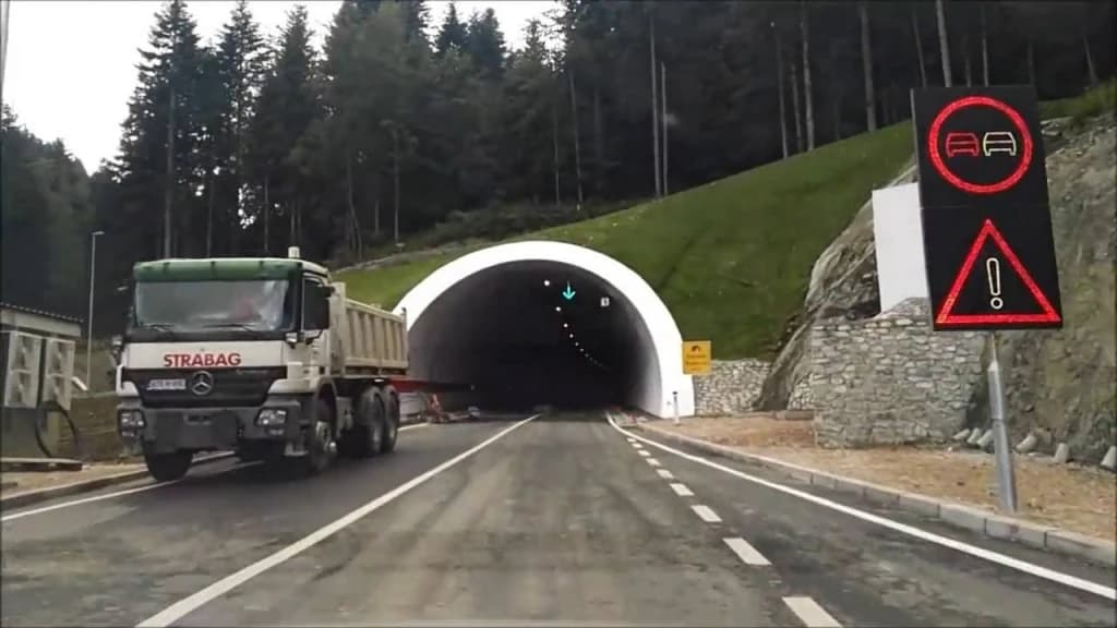 I dalje obustavljen saobraćaj u  tunelu Karaula