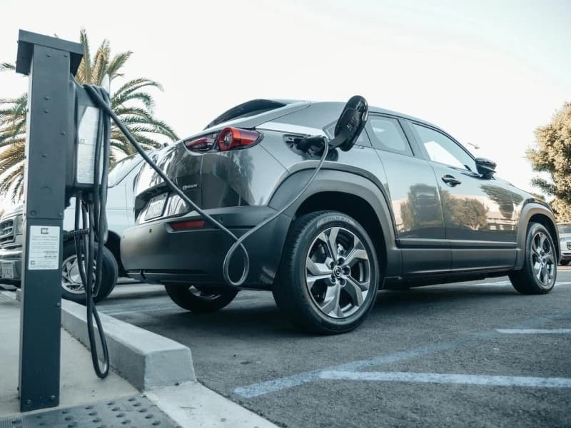 Prvi ovakav projekat u BiH: Novac od tehničkih pregleda uložen u punionice za električne automobile