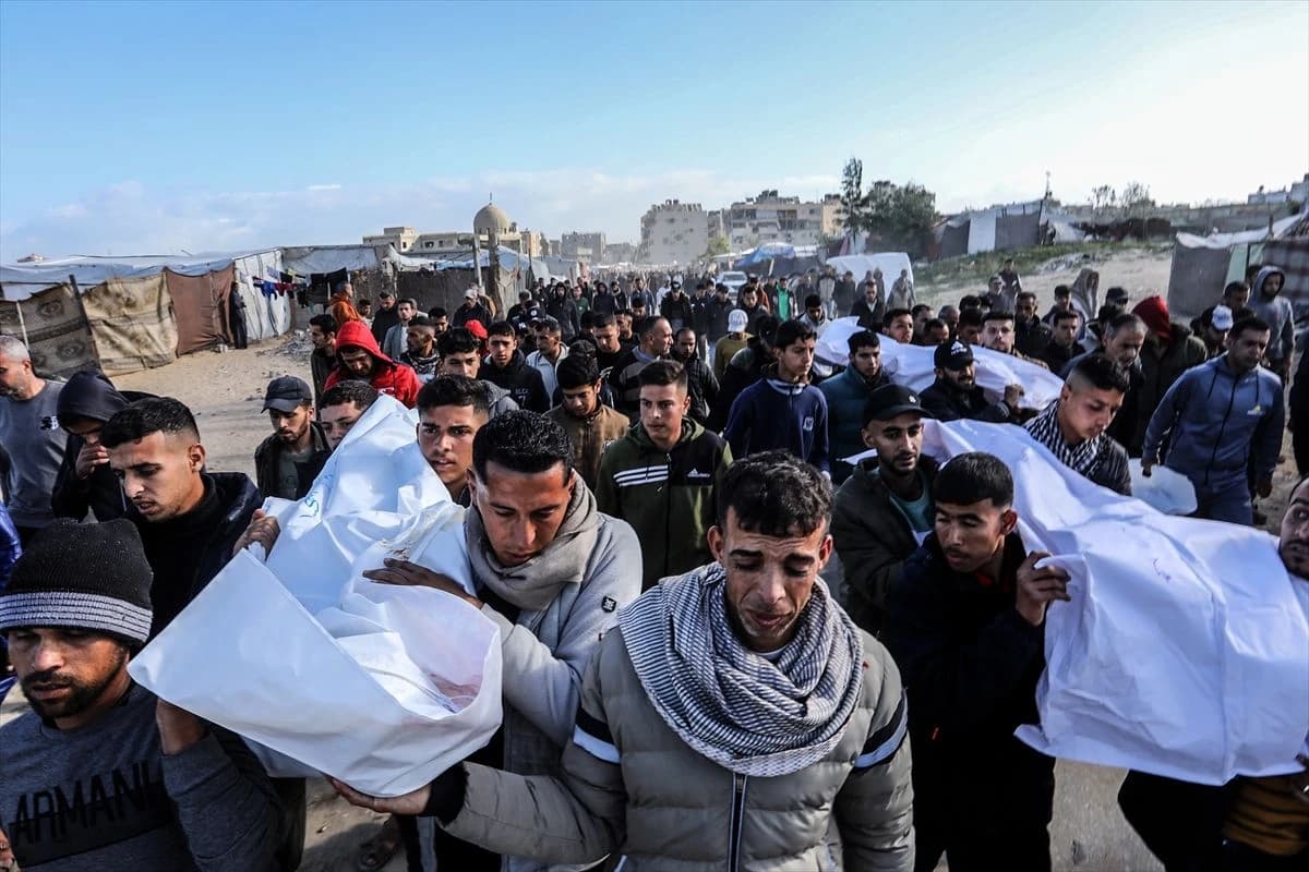 U napadima Izraela na Gazu ubijeno 20 Palestinaca, 15 u redu za pomoć
