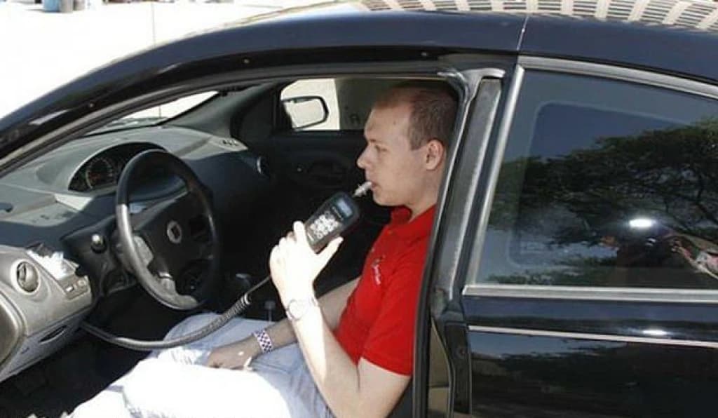 Alkotest u automobilima