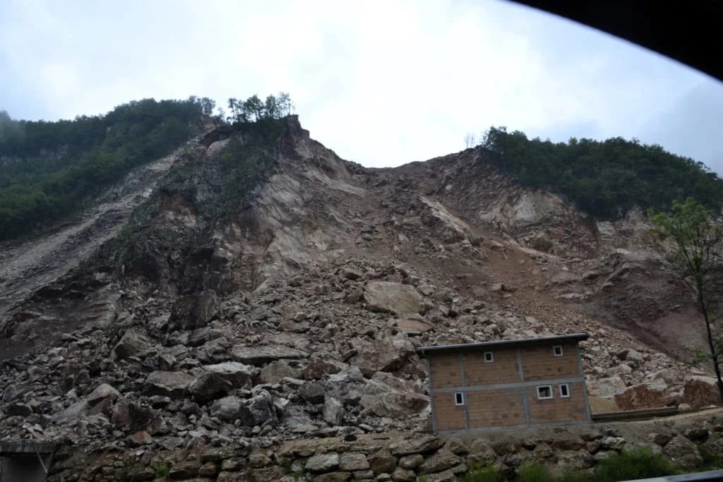 Klizište kod Trnova ne ugrožava - ili ipak da: Rudarska inspekcija mirna, vodna upozorava na ozbiljne posljedice