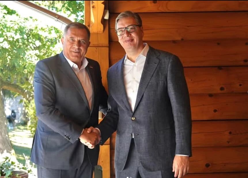 Susret Vučića i Dodika: O "važnim temama za srpski narod s obje strane Drine"