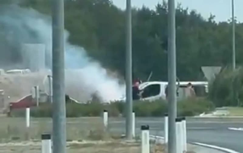 Sukob maskiranih huligana u Mostaru, korištene palice, napadnute osobe u kombiju