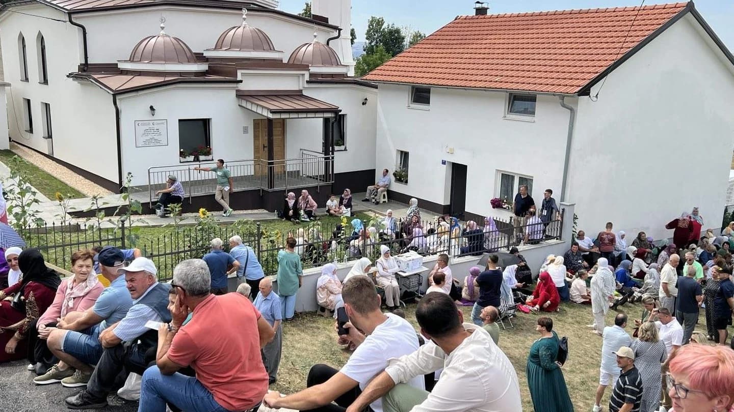 Otvaranju džamije je prisustvovao veliki broj vjernika
