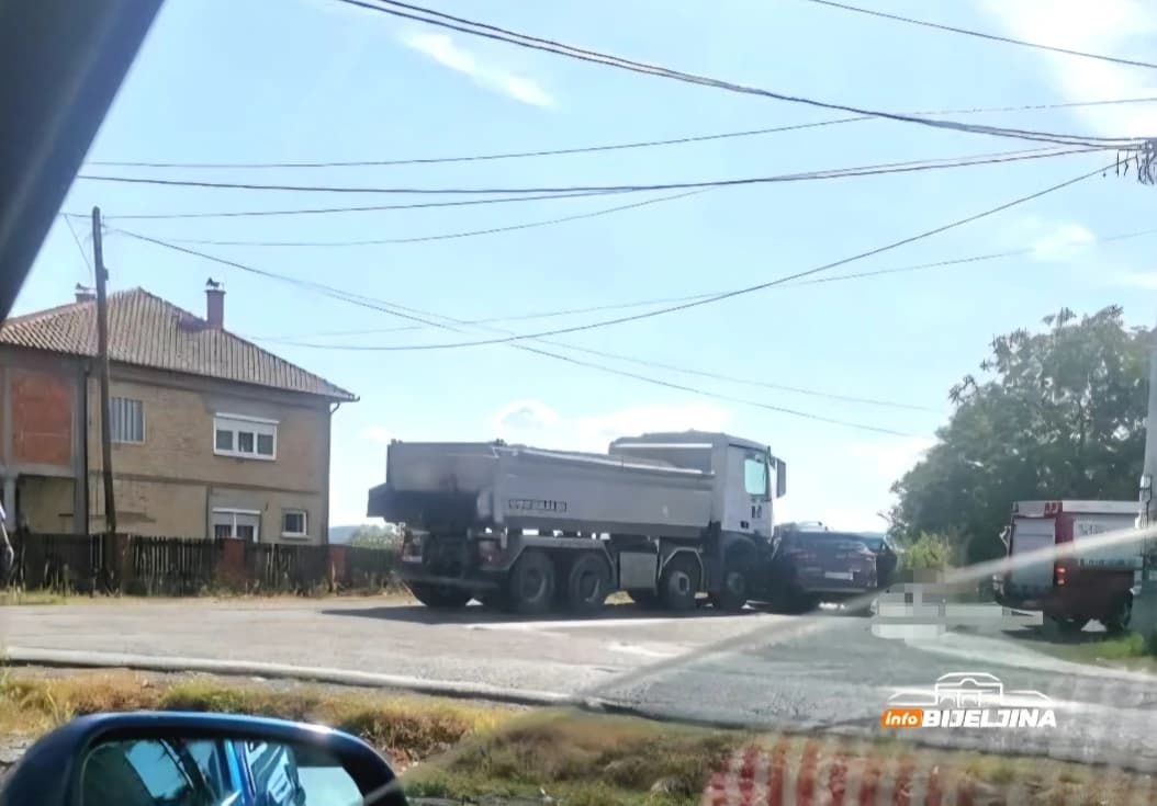 U teškoj saobraćajnoj nesreći kod Ugljevika poginule dvije osobe