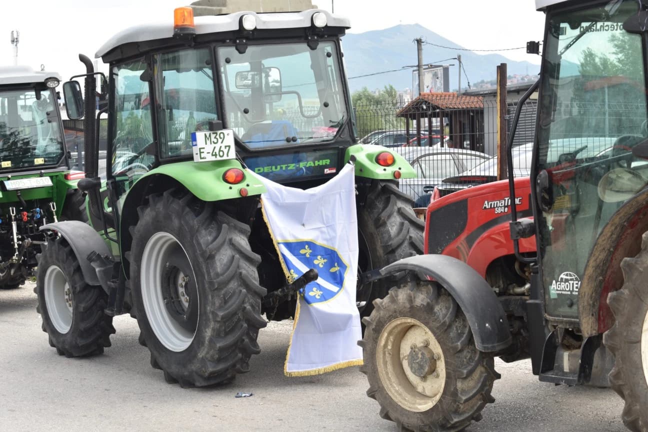 Traktor, poljoprivrednici, Stup, protesti