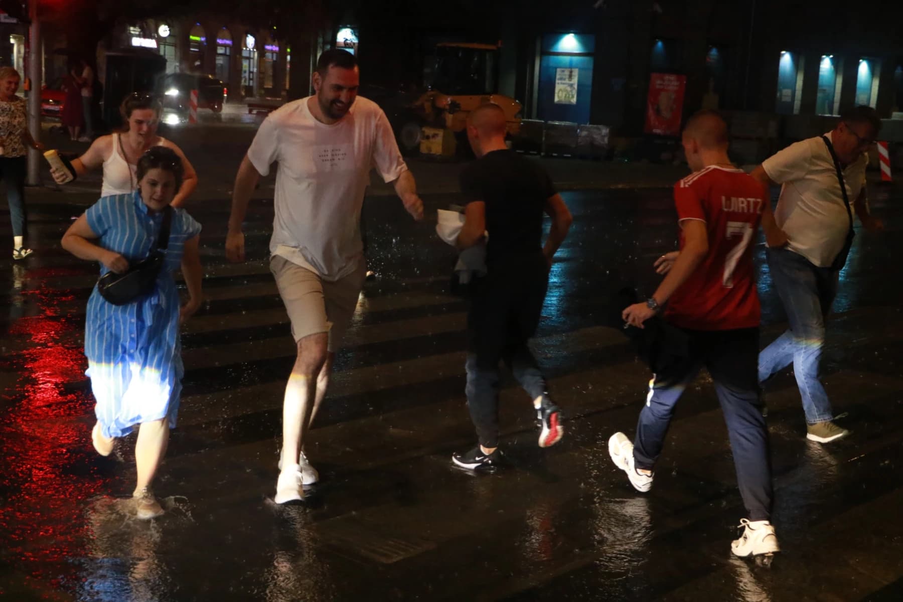 Jak pljusak okupao Sarajevo, projekcije filmova na SFF-u prebačene u zatvorene prostore
