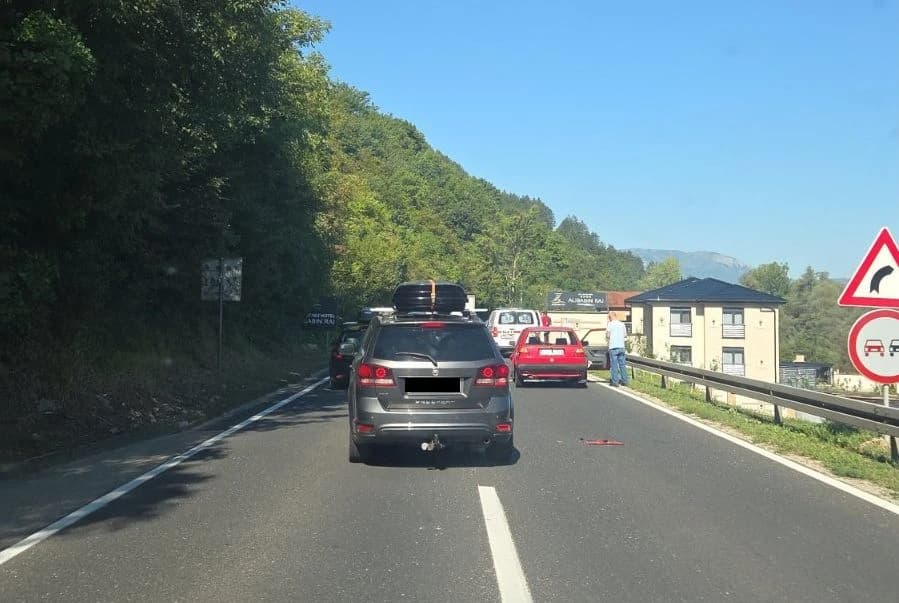 Vozila pod pratnjom skrivila nesreću na putu Mostar - Konjic: "Nisu se ni osvrnuli na povrijeđene"; šta kažu u MUP-u HNK