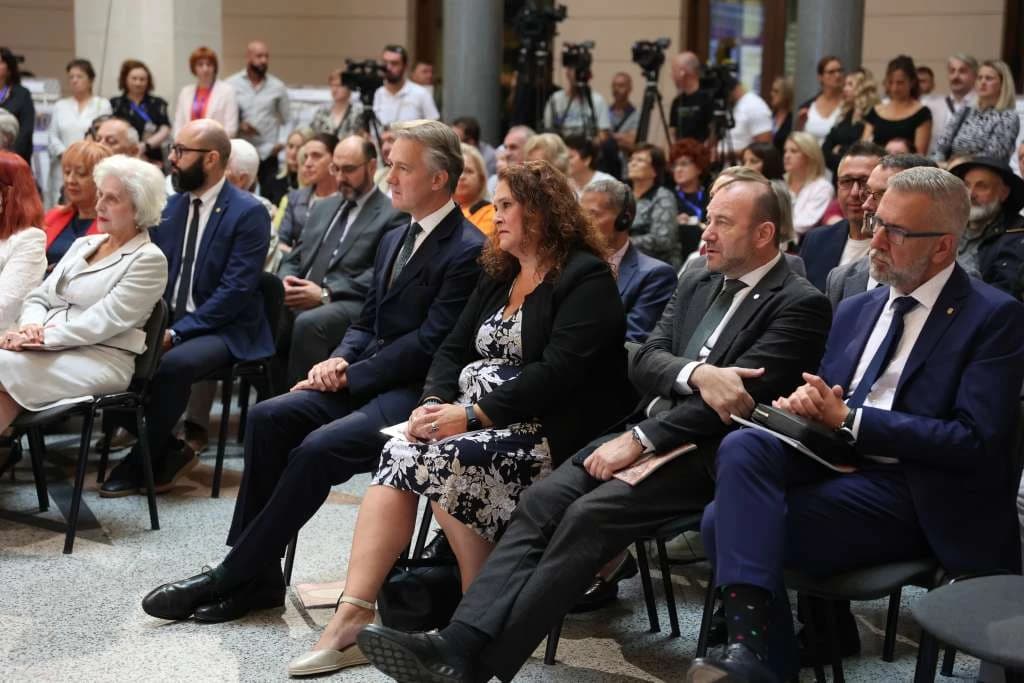 U plamenu sjećanja - 33 godine otkako su srpski zločinci spalili Vijećnicu i Nacionalnu biblioteku