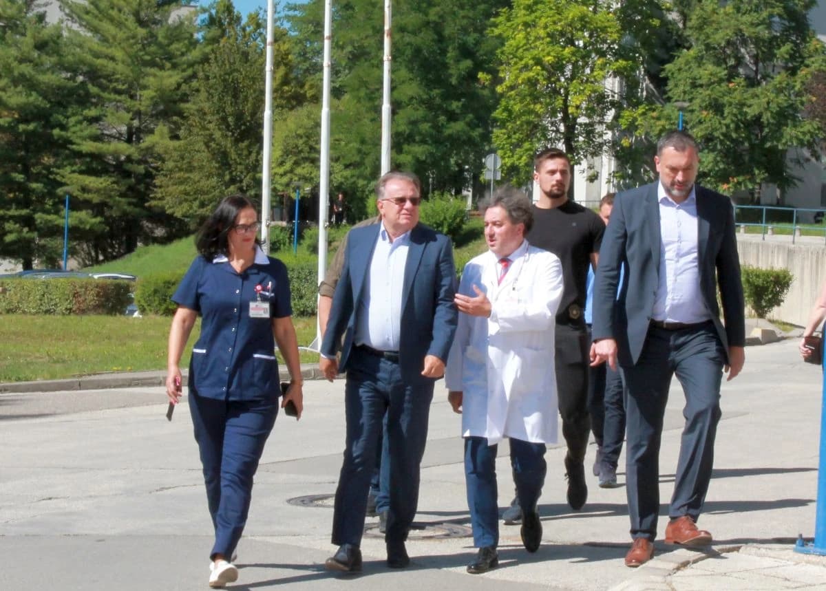 Nikšić i Konaković tokom posjete KCUS-u