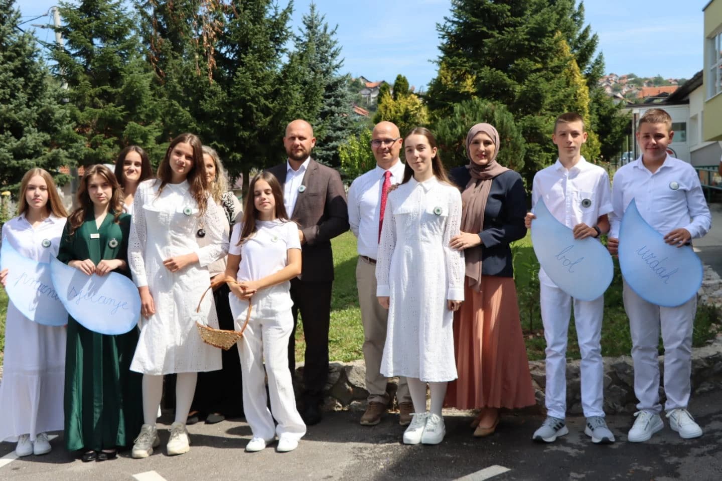 Otvoren Park sjećanja u OŠ "Behaudin Selmanović" u Sarajevu: Cvijet Srebrenice kao trajni simbol kulture pamćenja