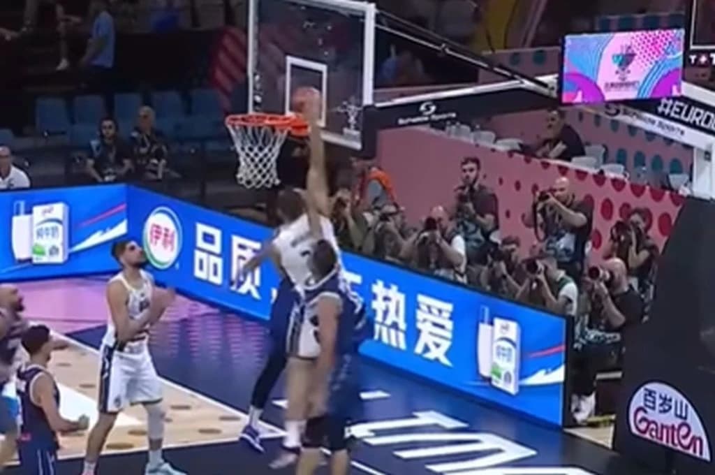Brutalno zakucavanje Kamenjaša već sada je hit na Eurobasketu