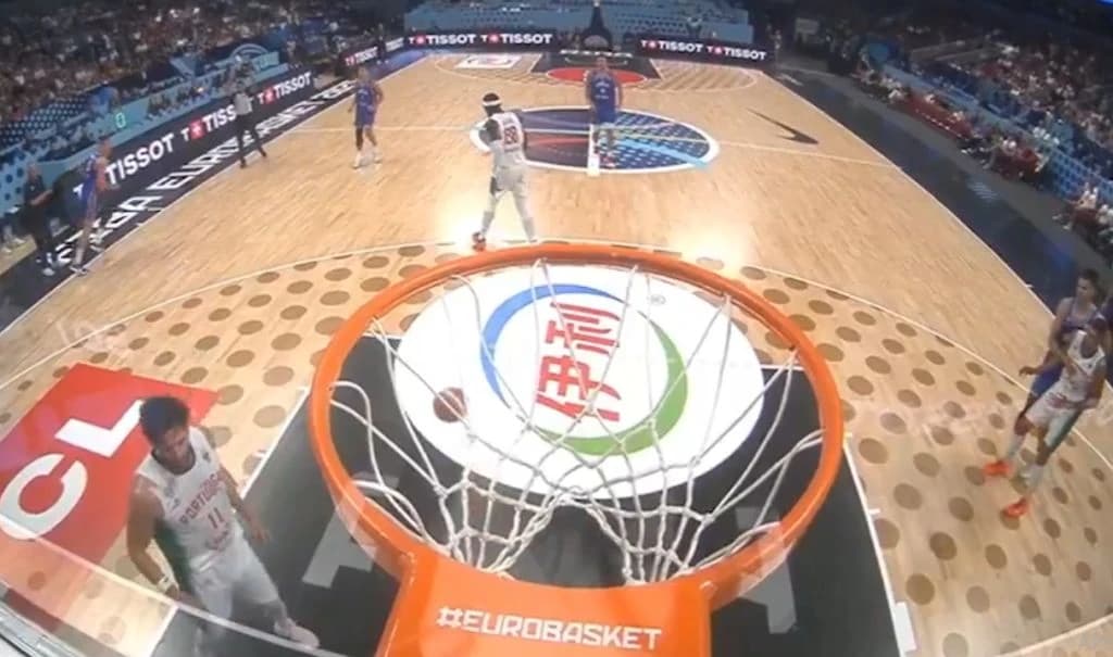 Reprezentativac Srbije napravio najluđu scenu do sada na Eurobasketu, odmah je isključen