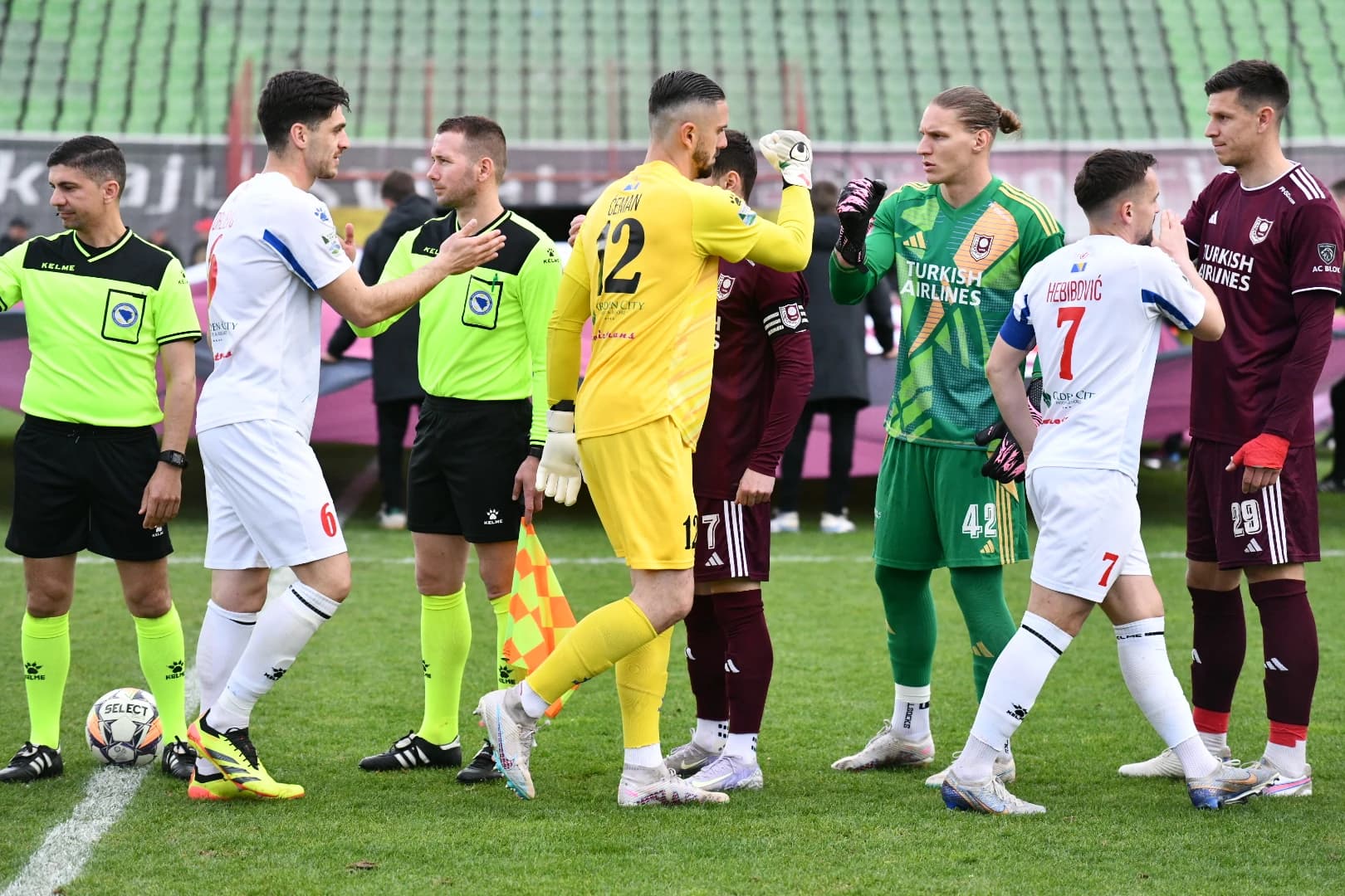 Ponajbolji golman Premijer lige i zvanično slobodan, kratko se oglasio