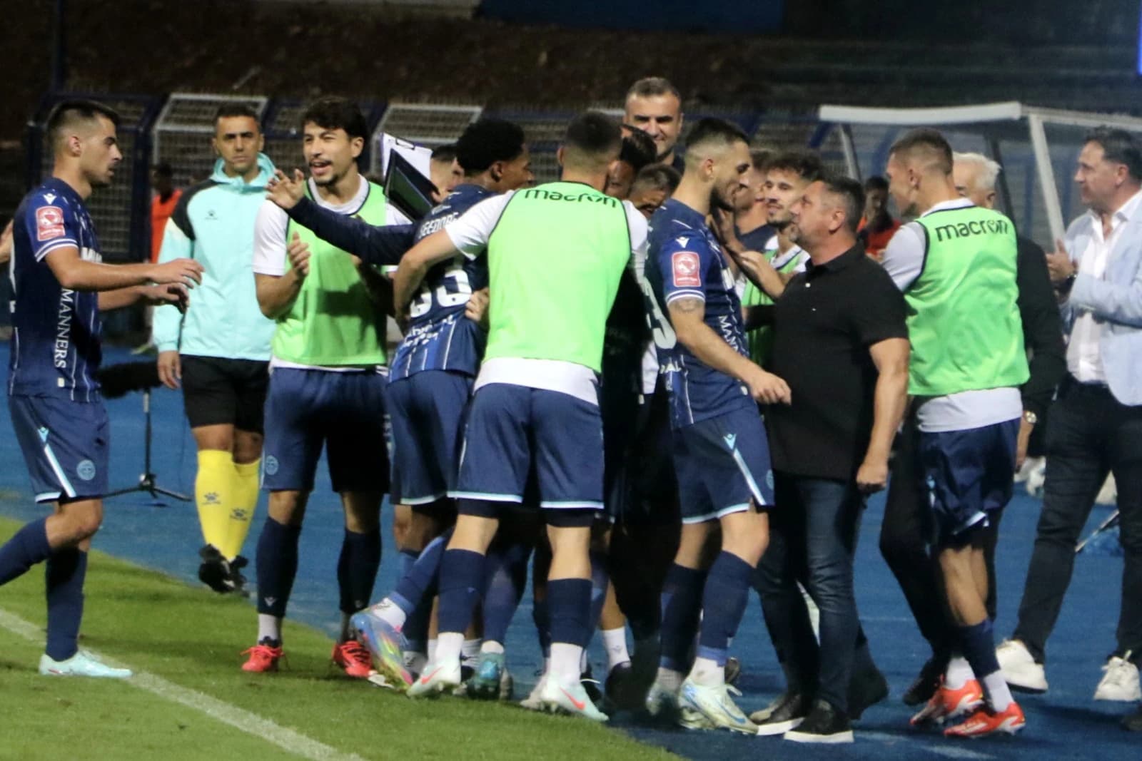 Adžem sa tribina pratio novi Željin meč, a onda se oglasio