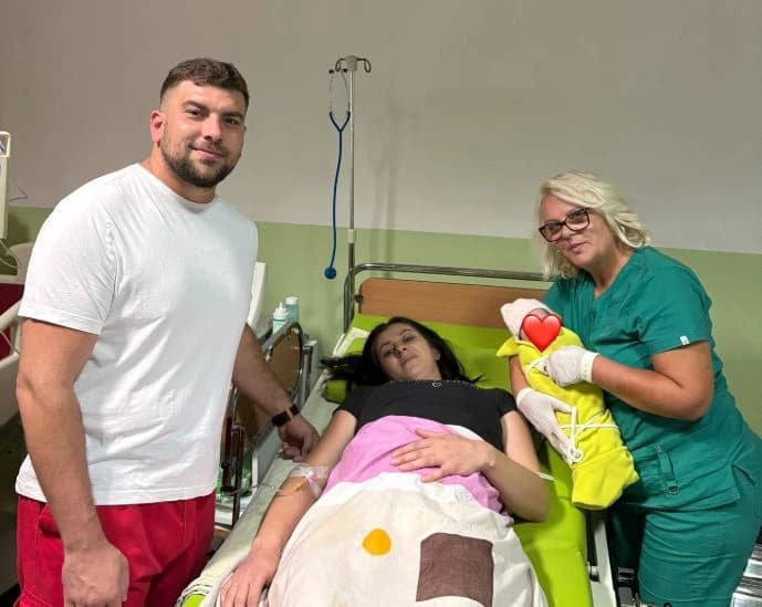 Alen Muhić i babica Fata pomogli su u porodu