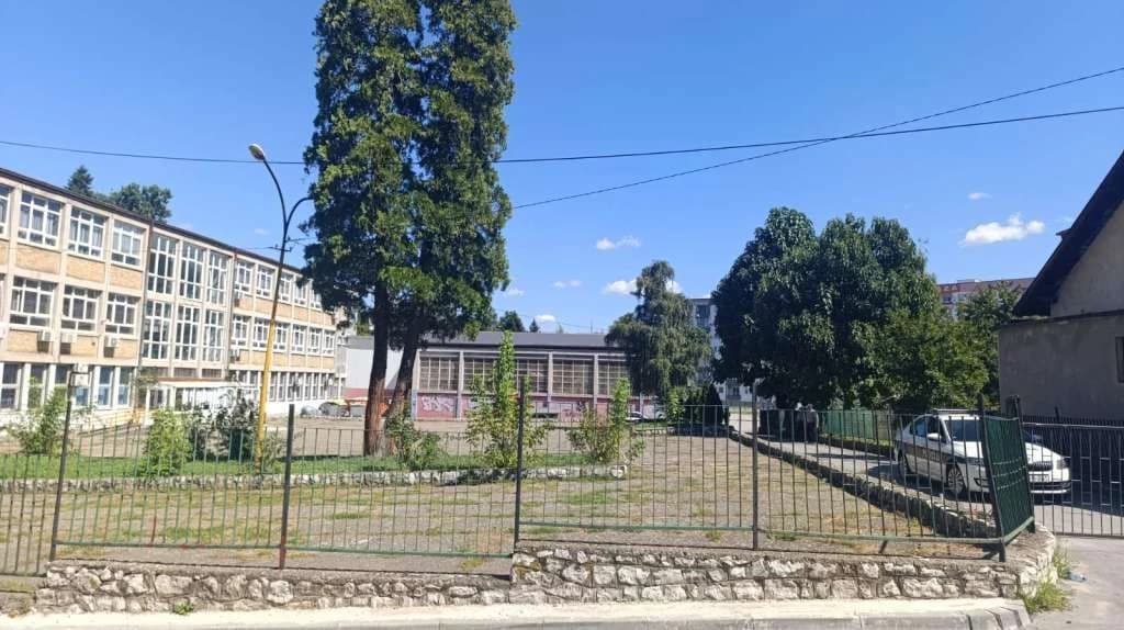 Predložen pritvor za dječaka koji je izbo nožem drugog maloljetnika u školskom dvorištu Tuzli