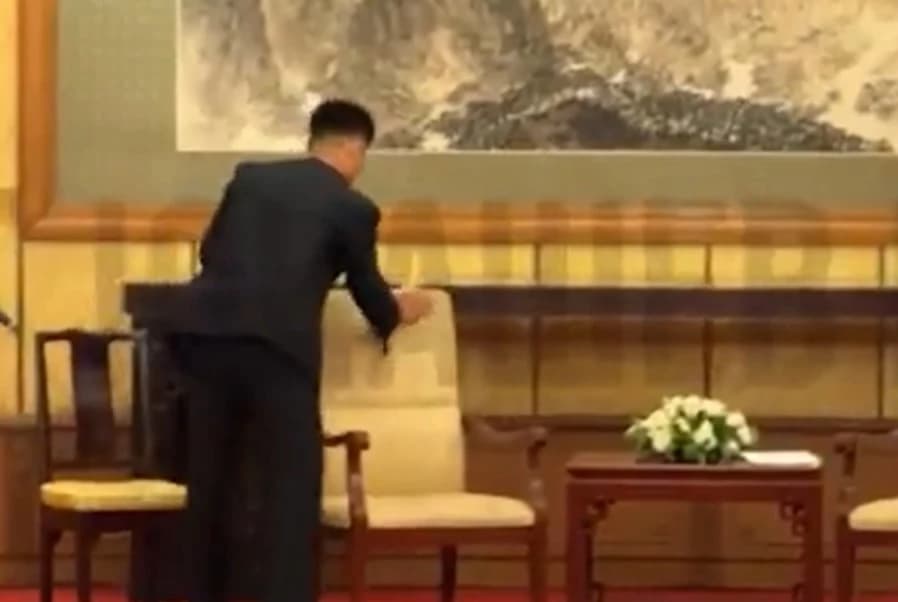 Paranoja nakon sastanka sa Putinom: Odnijeli čašu, brišu sve što je Kim Jong Un dotaknuo
