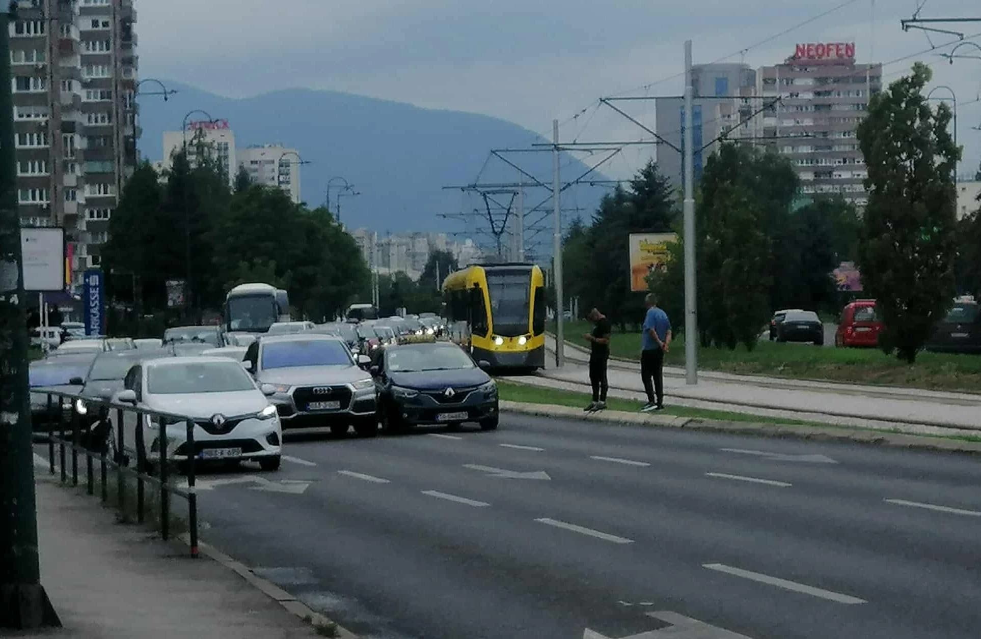 Udes u Sarajevu doveo do kolapsa u saobraćaju