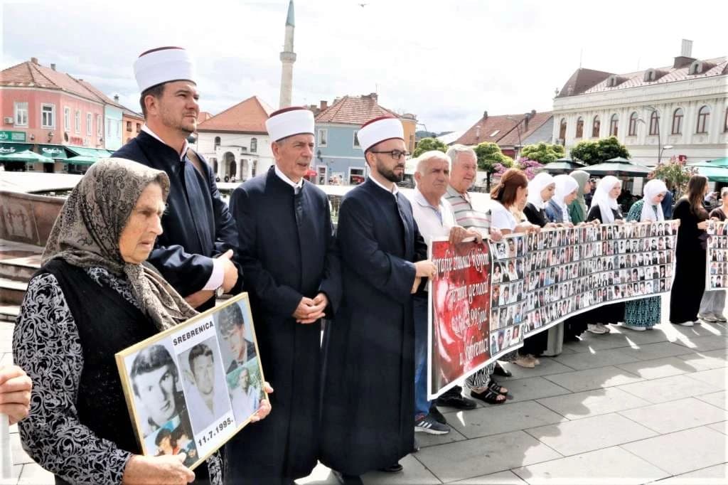 Mirni mimohod majki Srebrenice i Podrinja u Tuzli