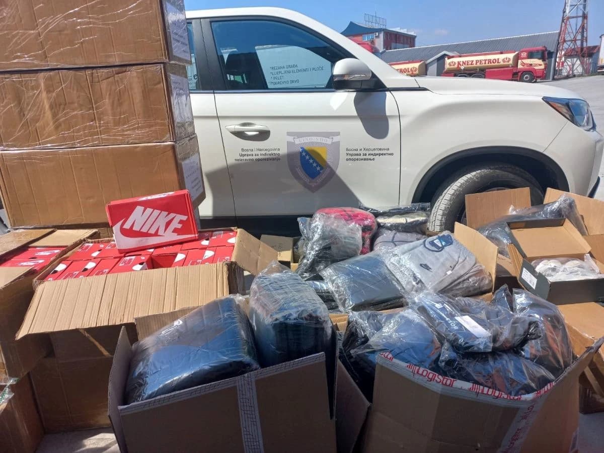 Farmerke krili među pivama: UIO oduzela 176.000 KM vrijedan tekstil