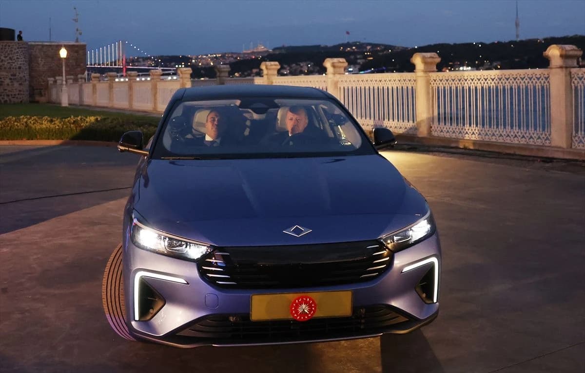 Predstavljena limuzina: Erdogan primio novi model automobila T10F turskog proizvođača električnih vozila Togg