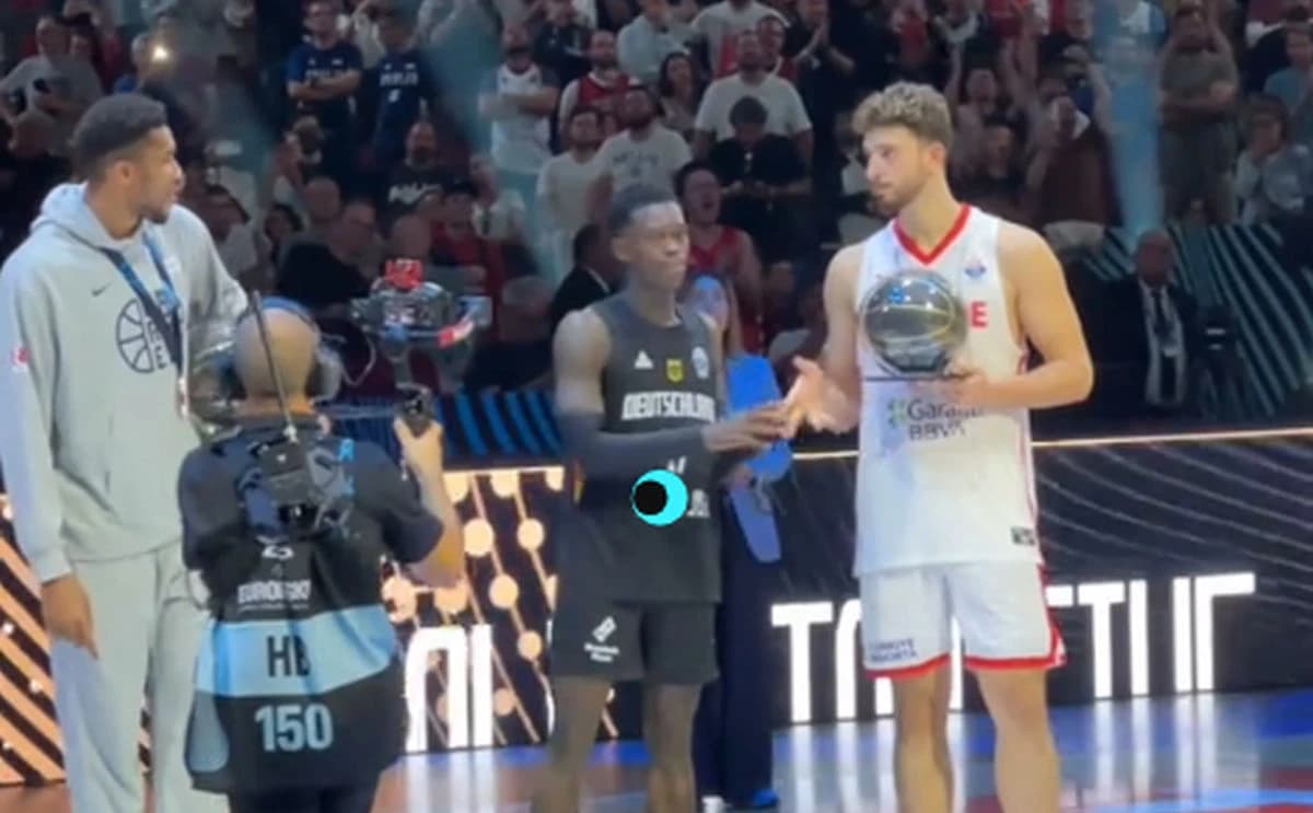 Giannis ne može da oprosti Sengunu šta je rekao o njemu, pokazao je to potezom na završnoj ceremoniji