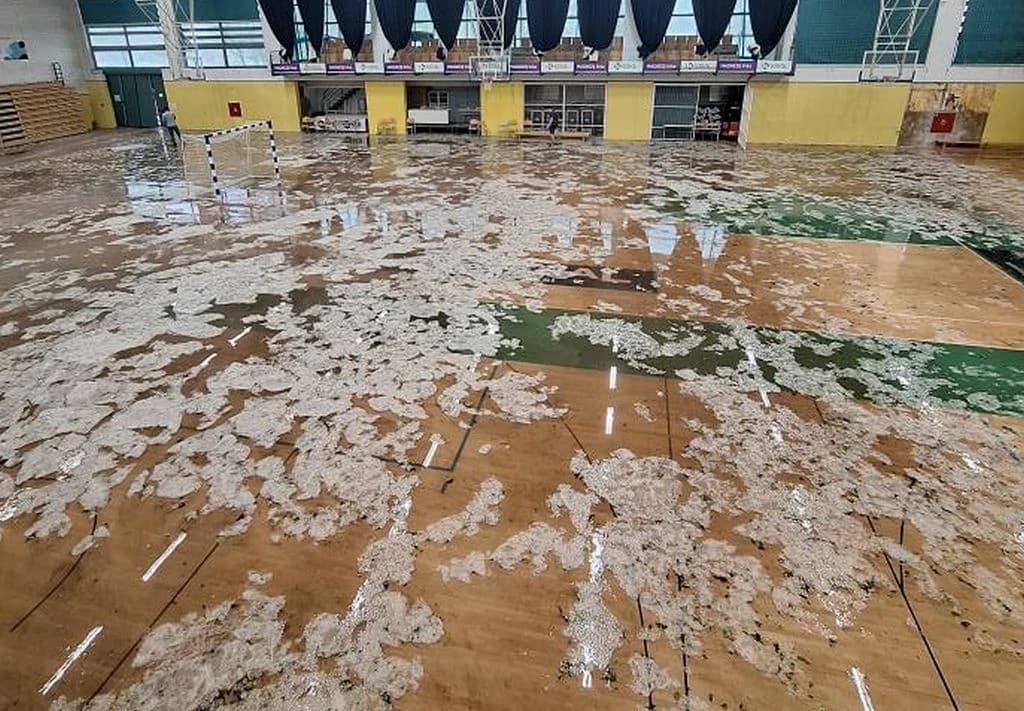 Tužna slika dvorane kluba iz regiona nakon velikog nevremena