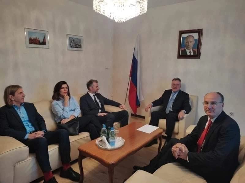 Obuća: Za razliku od Naše stranke i Trojke, SDA ne treba angažman stranih ambasada za ulazak u vlast