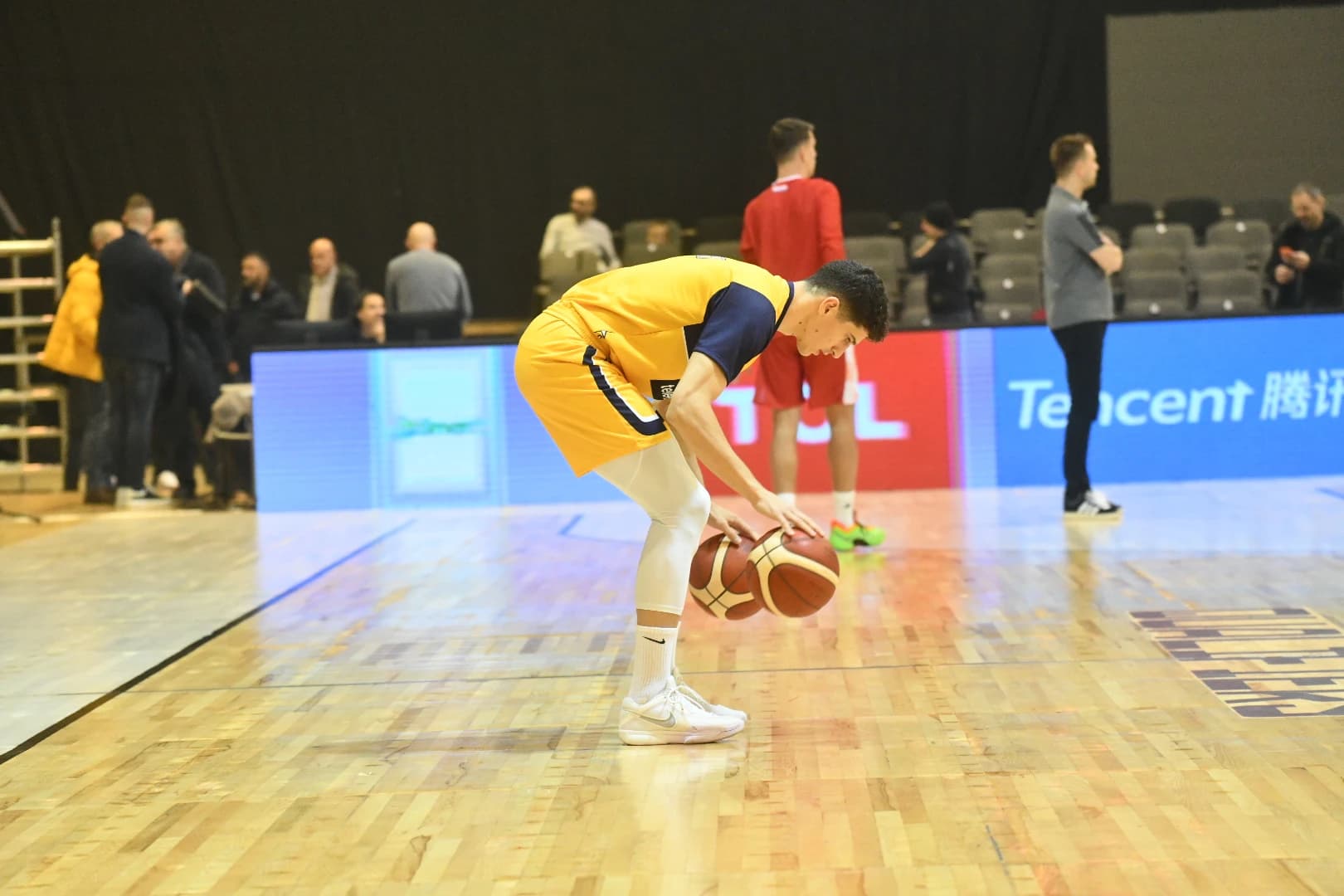 Amar Gegić pred potpisom