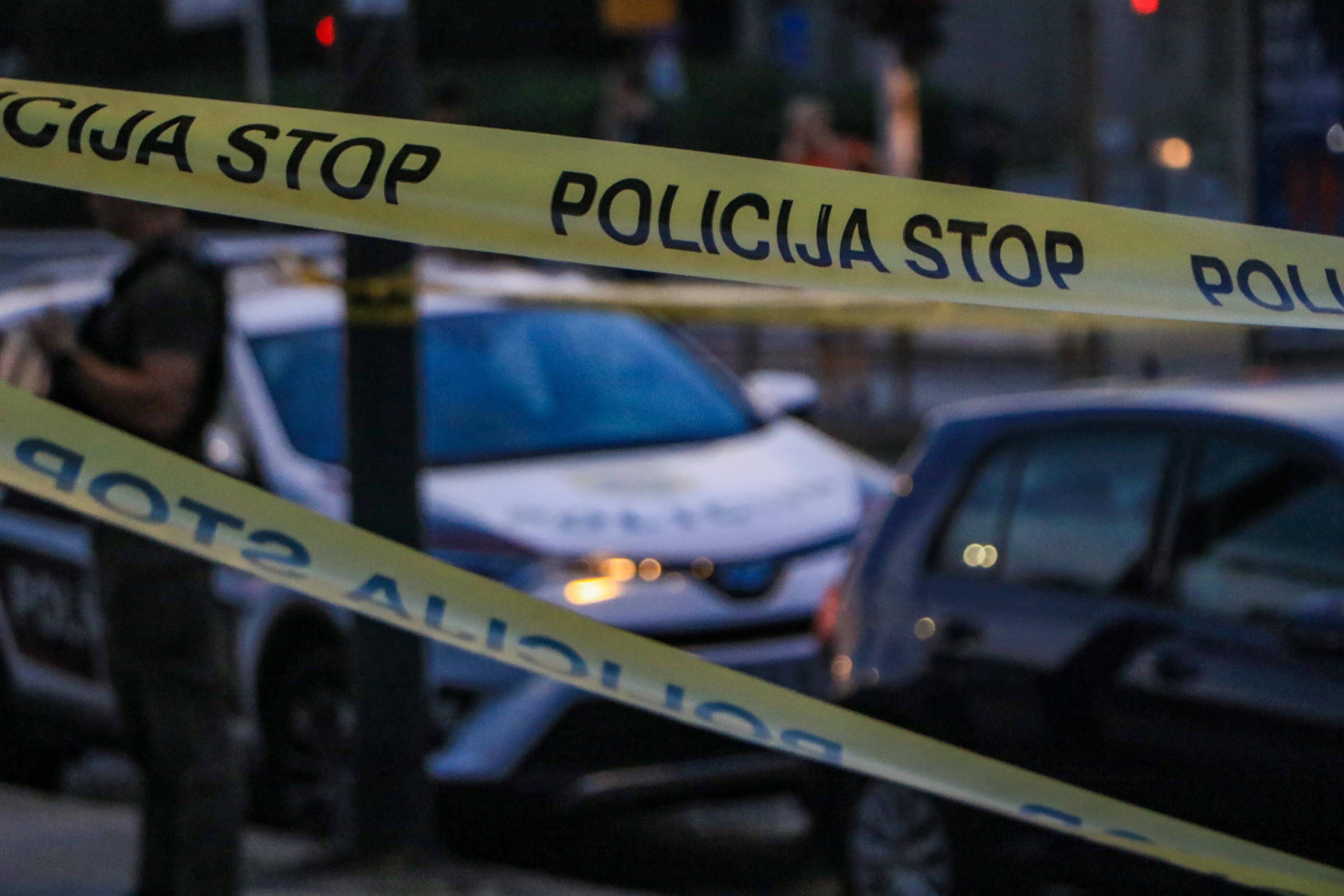 Mrtav muškarac pronađen u kući u Gračanici: Policija sumnja na ubistvo, uhapšena 63-godišnja žena