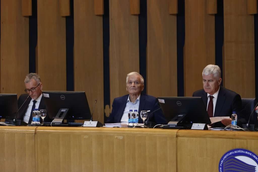 Špirić zakazao sjednicu Doma naroda BiH: Opet izbjegnute smjene SNSD-ovaca, očekuju se novi verbalni okršaji