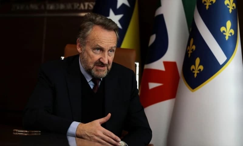 Izetbegović: Šanse da se kandidujem su fifti-fifti, još imam snage, volje i ideja; Imam pravo govoriti u ime Bošnjaka