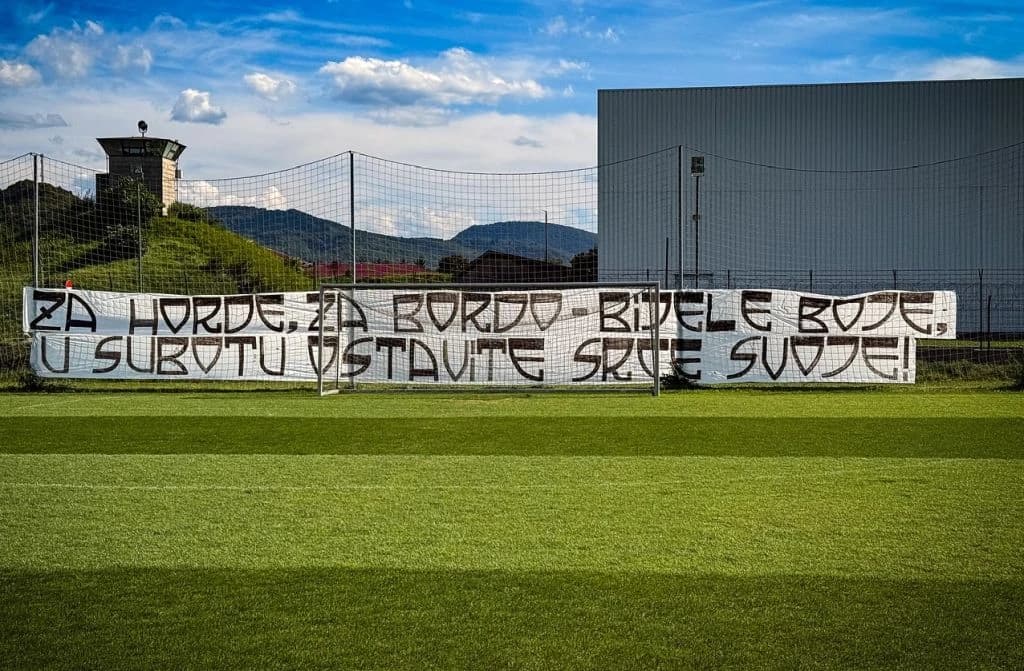 Fudbalere Sarajeva pred vječiti derbi u Butmiru dočekala jasna poruka navijača