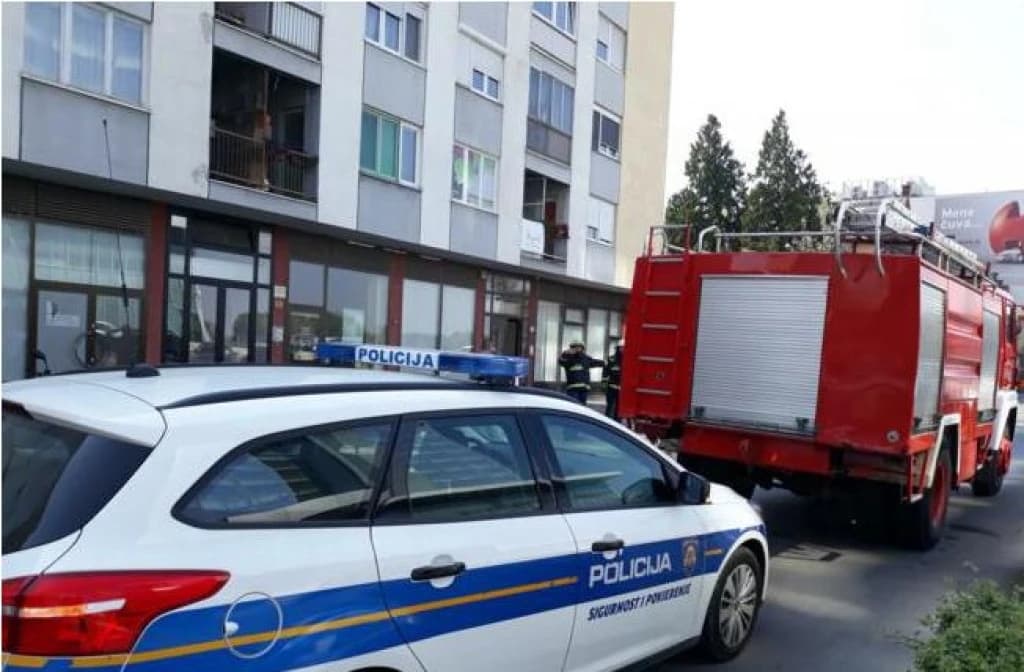 Zatvorio baku na balkon
