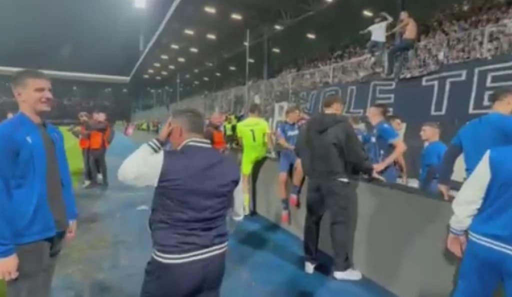 Ludnica na Grbavici poslije posljednjeg zvižduka Ljajića