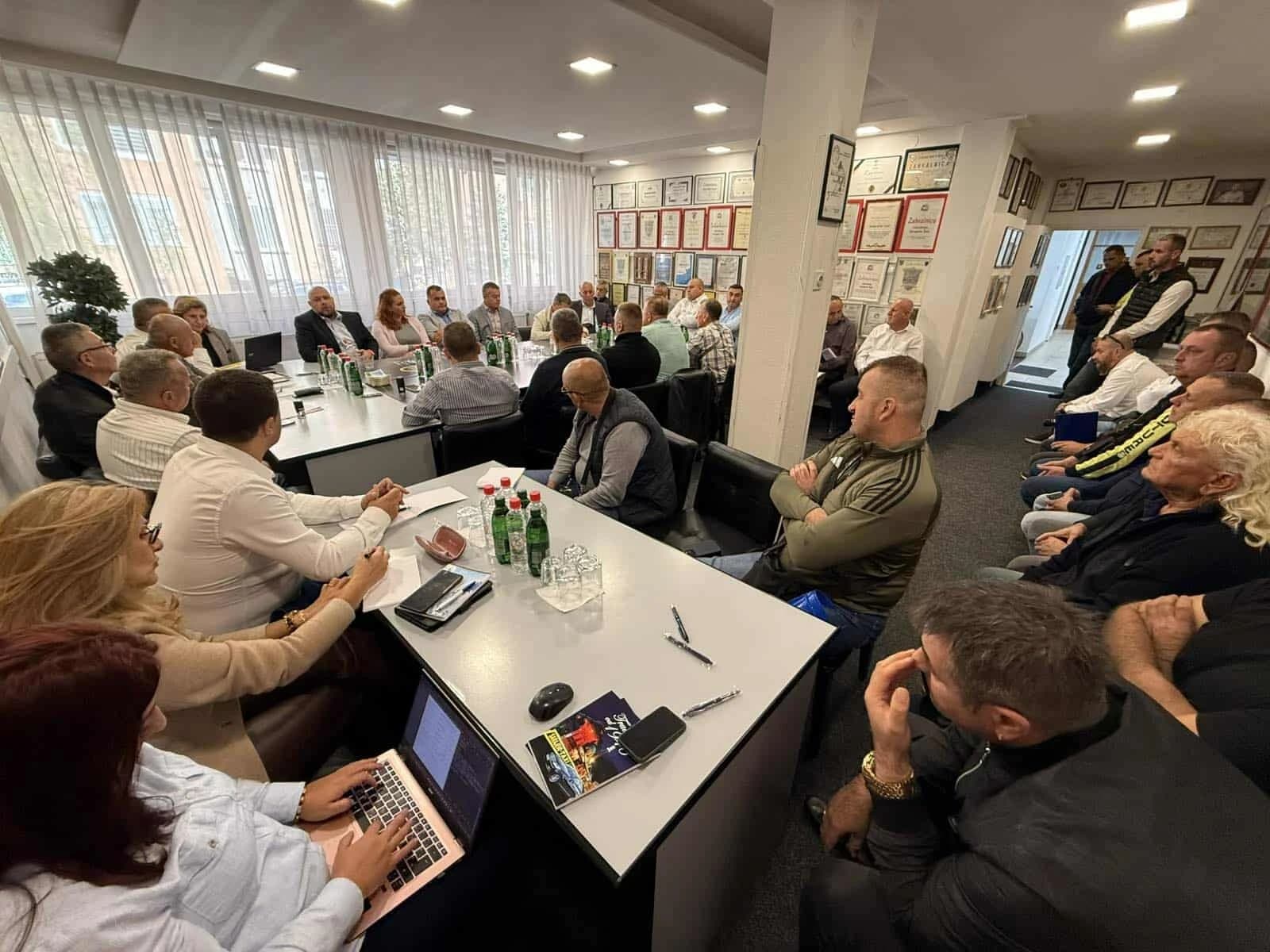 Građani koji pristupe nelegalnoj aplikaciji za prijevoz platit će kaznu ili ostati bez auta
